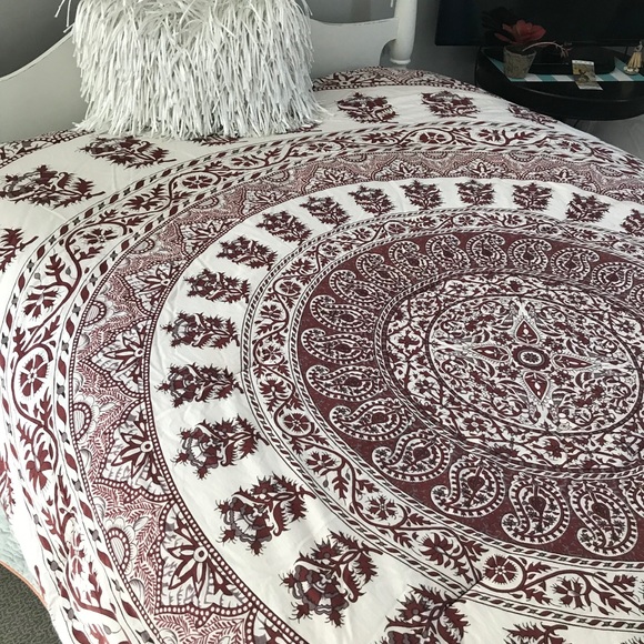 Urban Outfitters Other - Urban Outfitters Comforter , Twin Size!